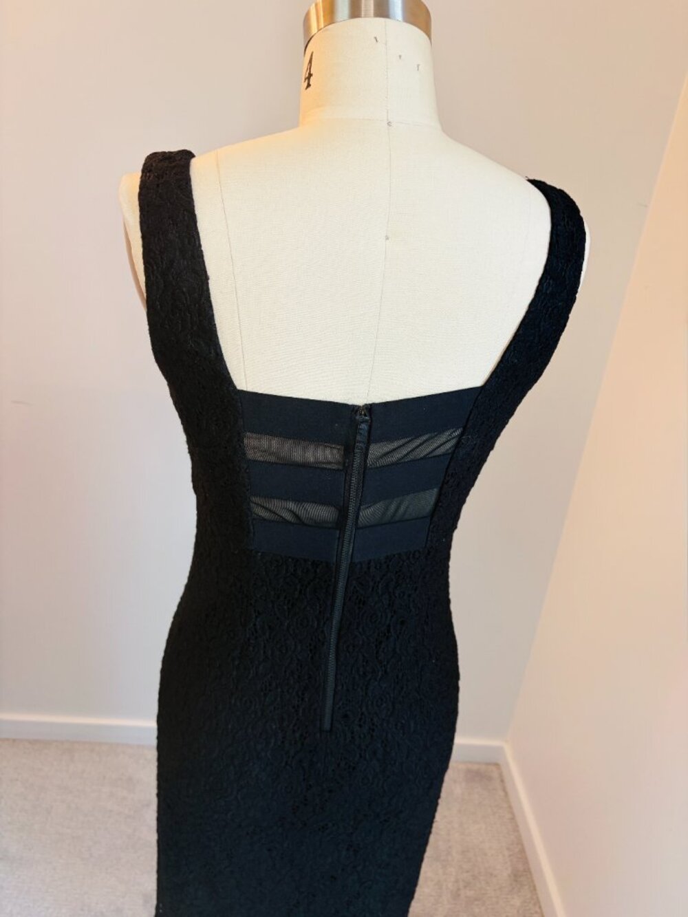 Alice + Olivia "Jerica" Black Stretch Lace Sheath Dress- Fits like a Small